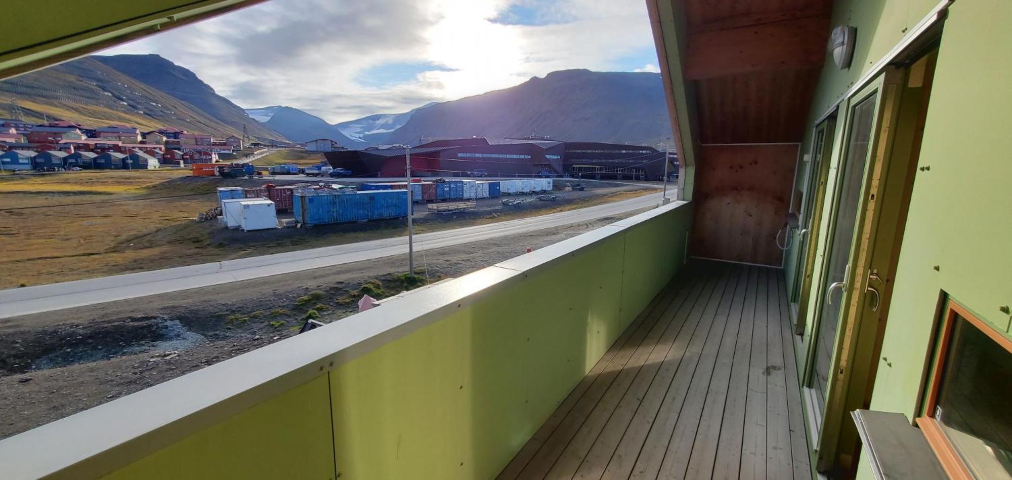 Russkiy Dom Longyearbyen Exterior foto